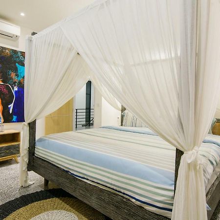 Villa Como Close To Finns Beach Club Kuta Lombok Extérieur photo