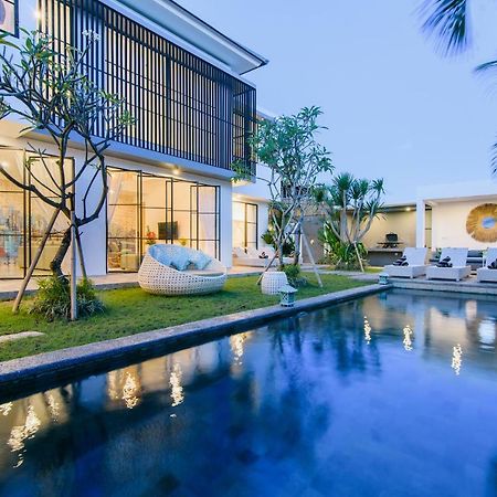 Villa Como Close To Finns Beach Club Kuta Lombok Extérieur photo